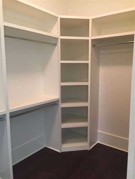 Walk in closet #remodelingfurniture | Closet layout, Closet remodel ...