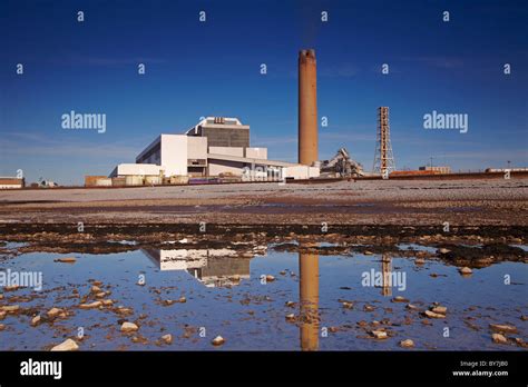 Aberthaw Power station, Glamorgan, Wales, UK Stock Photo - Alamy