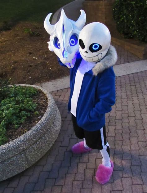 Sans and Gaster Blaster | Sans cosplay, Undertale cosplay, Manga cosplay