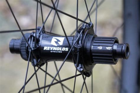 New Reynolds Trail Wheel lineup includes wide, hookless, carbon rims ...