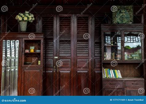 Interior Inside of Vintage Thai House, Wood Antique House Thai Style ...