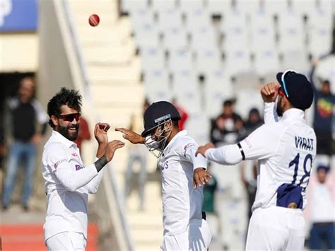 1st Test: Jadeja, bowlers help India extend stronghold over Sri Lanka