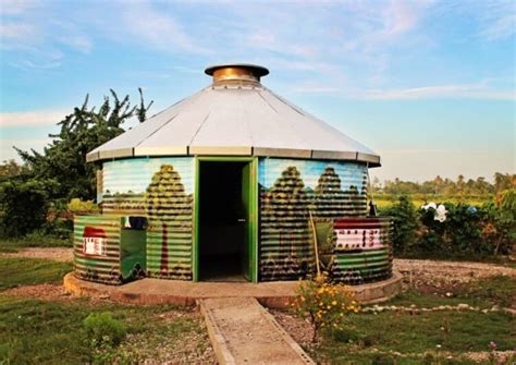 15 Grain Bin House as Anti-Mainstream Living Space Design