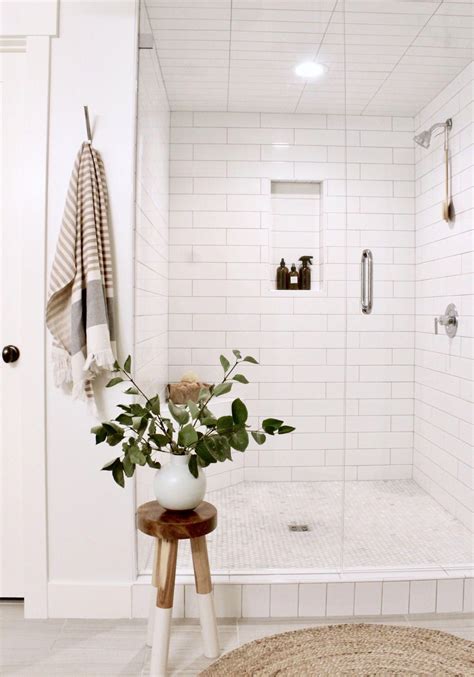 20+30+ White Bathroom Tile Ideas