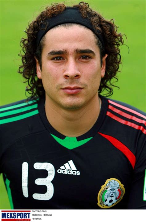 Guillermo Ochoa: Freundin, Vermögen, Größe, Tattoo, Herkunft 2018 - Taddlr