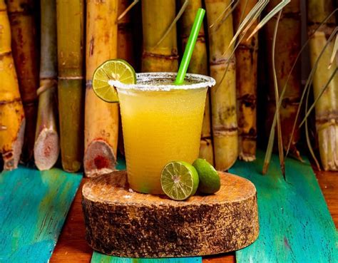 Guarapo: Discover the Benefits of this Delicious Sugarcane Drink » Savoteur