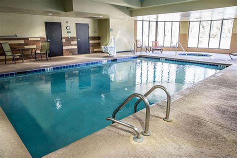 Comfort Suites New Bern Pool Pictures & Reviews - Tripadvisor