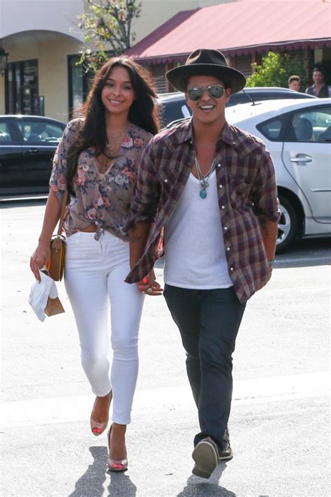 bruno-news: HQ - Bruno Mars, his girlfriend... - Just Gretel