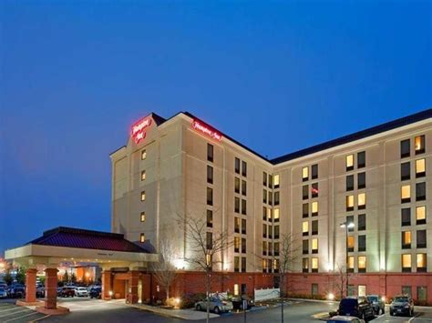 Hampton Inn Boston Logan Airport in Boston (MA) - Room Deals, Photos ...