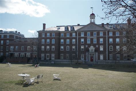 Cabot house from the outside | Flyby | The Harvard Crimson