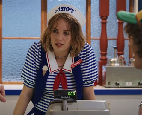 Maya Hawke plays Robin in Stranger Things - Maya Hawke: 16 facts about ...