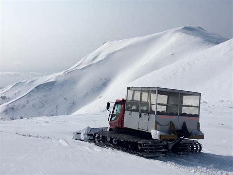 Private Cat Skiing in Japan - Hokkaido Backcountry Club