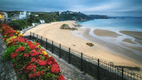 Looking towards Tenby's North Beach as the sun went down: Tenby ...