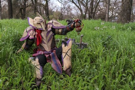 Monster Hunter World's kickass armor sets inspire some amazing cosplay ...