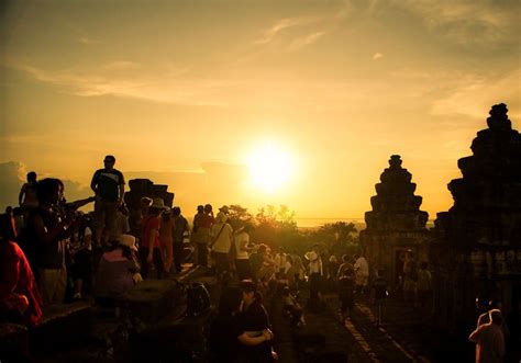 Watch the Sunset at Phnom Bakheng Temple - Tours By Jeeps