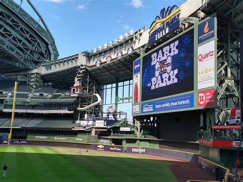 The Ultimate Guide to the Milwaukee Brewers Stadium - oggsync.com