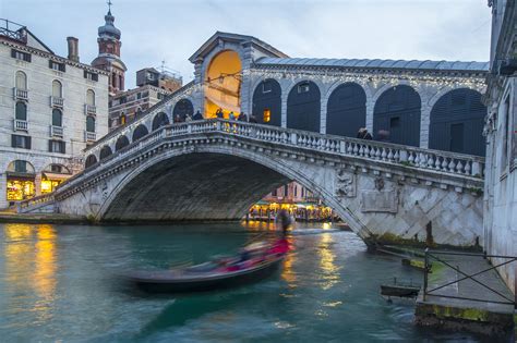 A Guide to Venice's Historic Rialto Bridge