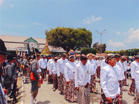 Mulai dari Bahasa hingga Kuliner, Ini Dia Ragam Budaya Suku Jawa - NOICE