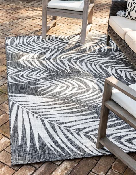 Black and White Outdoor Rugs That Fit Any Space And Style