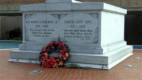 Martin Luther King, Jr.'s Tomb (High Definition Footage) - YouTube