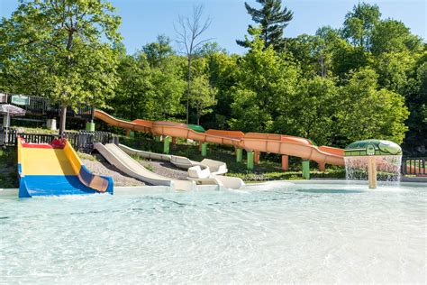 Water slides and attractions of Mont Cascades waterpark