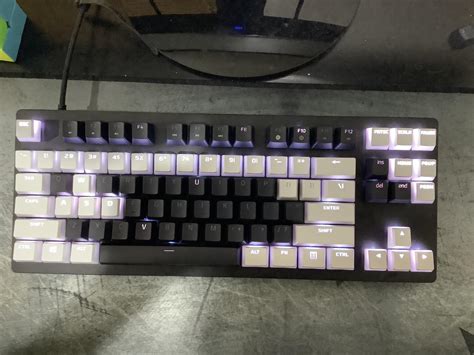 HyperX Pudding Keycaps (White) on my Razer Huntsman TE : r ...