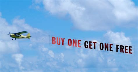 Here's How Airplanes Pick Up Those Giant Advertising Banners | HuffPost