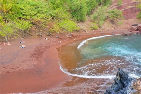 Hvor å se en rød sandstrand I Maui Hawaii: Fottur til hidden Kaihalulu ...