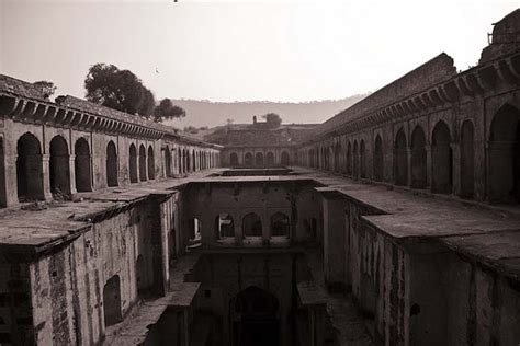 Neemrana Photos - Neemrana Photo Gallery Neemrana Travel Images