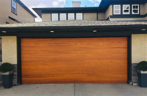 Skyline Flush Garage Door in Cedar Accents Woodtones | Garage doors ...