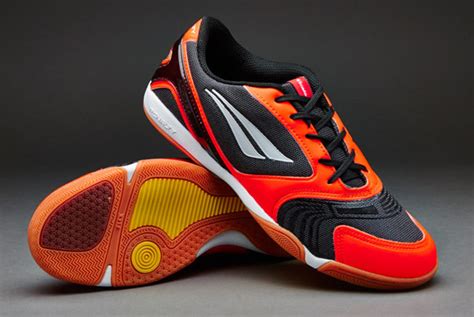 10 Best Futsal Shoes Reviewed & Compared in 2017 | NicerShoes