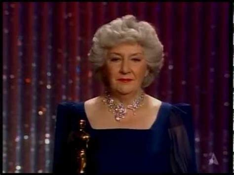 Maureen Stapleton Wins Supporting Actress: 1982 Oscars - YouTube