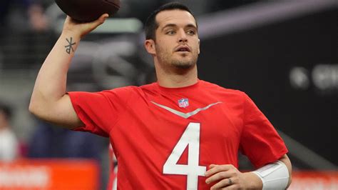 Report reveals how long Derek Carr is expected to be out with his ...