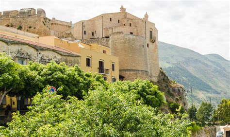 IL MISTERO : castello di Carini in Sicilia