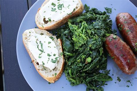 Broccoli Rabe, Spicy Sausage, and Ricotta on Garlic-Rubbed Bread ...