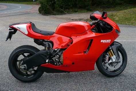 DUCATI DESMOSEDICI - Review and photos