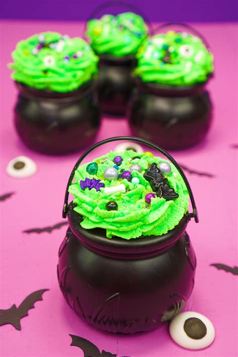 Cauldron Halloween Bath Bombs - Happiness is Homemade