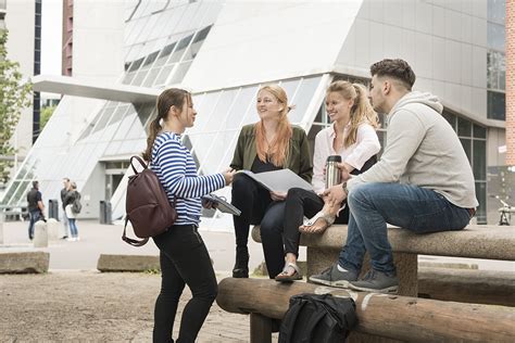 haw-campus-berliner-tor-studenten - FINK.HAMBURG