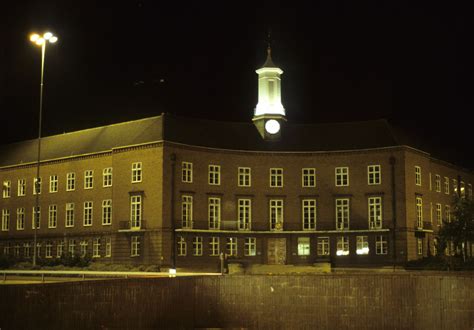 Watford Town Hall 1984 | Watford, England, Towns