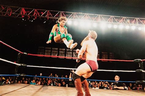 How Lucha Libre’s Mexican Style of Wrestling Unites Two Countries