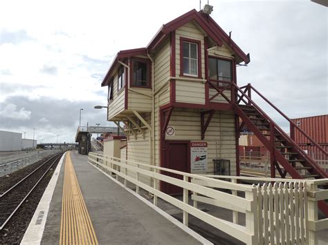 Otahuhu Railway Station - New Zealand -- 16th March 2013 | Trilhos de ...