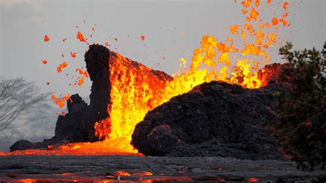 Kilauea Volcano Erupts on Hawaii’s Big Island, but Scientists Say It’s ...