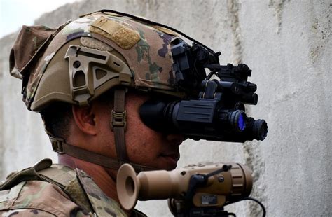 U.S. Army tests new Enhanced Night Vision Goggle-Binoculars | Pakistan ...