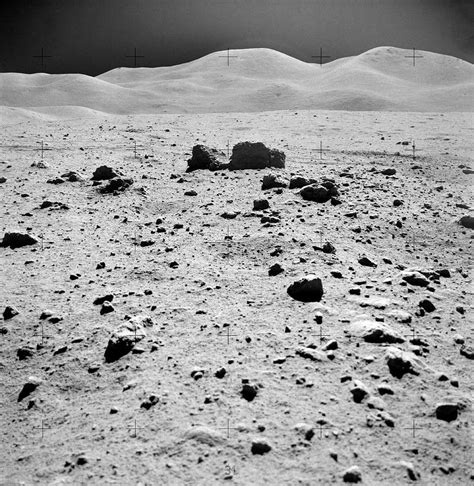 How SpaceX Lunar lander is supposed to land on hilly terrains ? : r ...