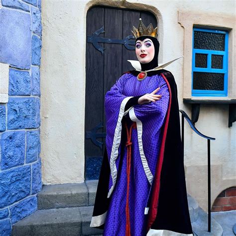 ‘The Fabulous Queen Of Darkness!’ The Evil Queen Grimhilde looks ...