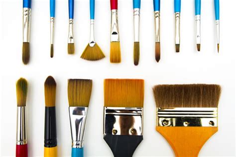 Types and Shapes of Art Paint Brushes