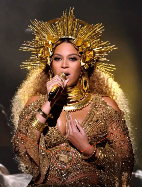 ICYMI: Beyoncé wore a dress with her own face on it at the Grammys ...