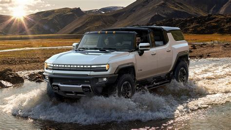 GMC Unveils Its 2024 Hummer EV SUV With 830-HP And Extreme Off-Road ...