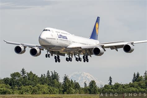 Boeing 747-8i - Lufthansa Flyer