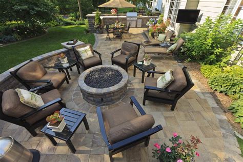 44 Outdoor Fire Pit Seating Ideas (Photos) - Home Stratosphere